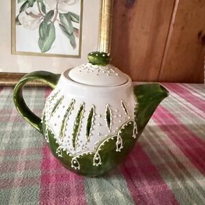Unbranded Ceramic Teapot Small Green White Raised Dot Lace Detail Excellent
